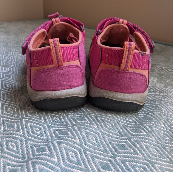 Keen Newport H2 Youth Sandals in Pink - Picture 7 of 13